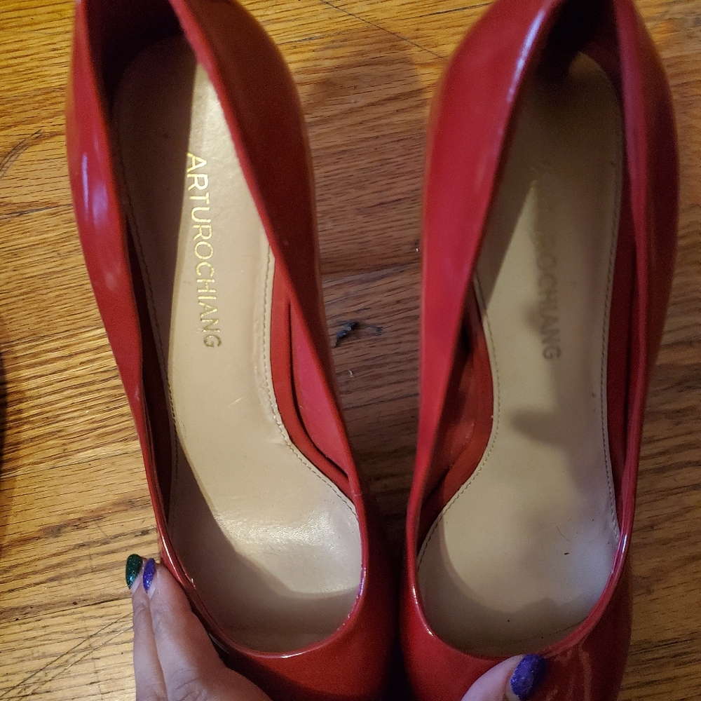 Red pumps - Picture 7 of 7